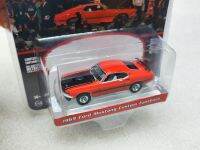 1: 64 1969 Ford Mustang Fastback (Lot #765.1) -ชุดหมวกสีแดงและสีดำสำหรับรถแข่ง