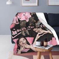 [High-end blanket] Kpop ผ้าห่มกำมะหยี่สีชมพูสีดำผ้าคลุมโซฟาผ้าตัดปะกำมะหยี่สำหรับเป็นของขวัญสำหรับเด็กผ้าห่มขนแกะอุ่นสำหรับโซฟาผ้าคลุมโต๊ะกลางแจ้งพ่น