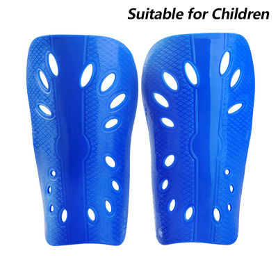 guliang630976 สนับหน้าแข้งฟุตบอลพลาสติก1คู่อุปกรณ์ป้องกันขาสำหรับเด็กผู้ใหญ่อุปกรณ์ป้องกันระบายอากาศยามหน้าแข้ง