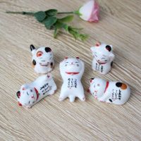 Lucky Cat เซ็ต 5 ตัว แมวจิ๋ว แมวนำโชค แมวญี่ปุ่น แมวกวัก น่ารัก น่าสะสม ที่วางตะเกียบ ตุ๊กตาจิ๋ว โมเดลจิ๋ว โมเดลแมว แมวจิ๋ว แมวน่ารัก