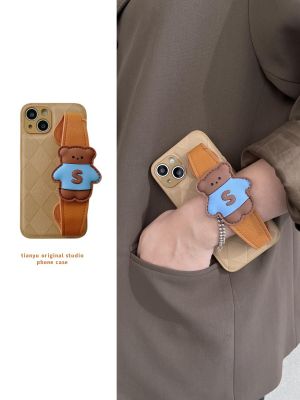 ชุดสีน้ำเงินน่ารักหมีน้อยสายรัดข้อมือสำหรับ iPhone14Promax Stereolinge Embossing Case สำหรับ iPhone13Pro Luxury Khaki Case สำหรับ iPhone12 Leather กระเป๋าสะพายไหล่สำหรับ iPhone11