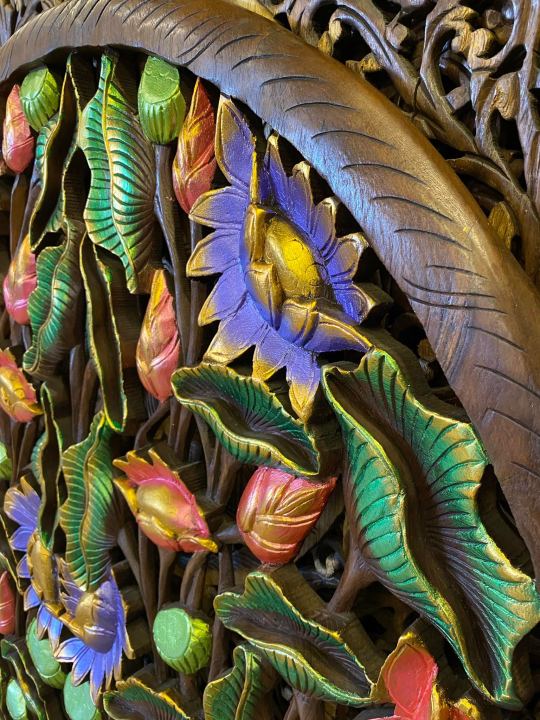 ดอกบัวแกะสลัก-ขนาด-120-ซม-หนา-4-ซม-ไม้สักแกะสลัก-รูปบัวปัดสี-แผ่นไม้สักไม้สักฉลุติดผนัง-ไม้สักสไตล์บาหลี-ไม้สักแต่งบ้าน-teak-wood-carved-lotus-flower