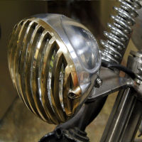 ใหม่ไฟหน้ารถจักรยานยนต์5 "Cage Scalloped Finned R ไฟหน้า Grill สำหรับ Harley-Davidson Bobber Chopper Custom Suzuki XS650