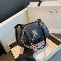 LASGO 2023 summer niche trendy one-shoulder armpit bag cool girl chain lock decoration Messenger handbag 〖WYUE〗