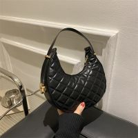 [COD] High-end niche bag womens 2022 winter new fashion rhombus shoulder personality all-match armpit