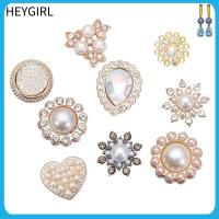 HEYGIRL 10PCS ตัดเย็บเสื้อผ้า คริสตัล รูปดอกไม้ เครื่องประดับศีรษะ ปุ่ม Rhinestone กิ๊บติดผมไข่มุก กระดุมมุก