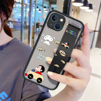 เคสสำหรับ Apple โทรศัพท์ iPhone 15 Plus 15 Pro Max 15 Pro พร้อมสายรัดข้อมือด้านหลังฝ้าเคสการ์ตูนอะนิเมะ Maruko Crayon Shinchan เคสโทรศัพท์ขอบนิ่มปกป้องเลนส์เต็มรูปแบบเคสโทรศัพท์บางเฉียบ