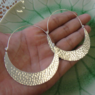 Circle hammered Thai design earrings pure silver Thai Karen hill tribe สวยงาม เท่ สวยเด่น สดุดตาลวดลายไทยตำหูเงินกระเหรี่ยงทำจากมือชาวเขางานฝีมือสวยของฝากที่มีคุณค่า