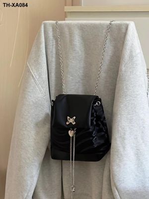 กระเป๋าเป้สะพายหลังโซ่Xiaoxiangfeng Y2Kหวานเย็นสาวร้อน2023ใหม่หนังชุบระดับไฮเอนด์กระเป๋าเป้สะพายหลังสีดำกระเป๋าหญิง