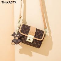 The new tofu oblique satchel fashion tide female joker BaoXiaoFang bag ms color printing single shoulder bag is contracted bump