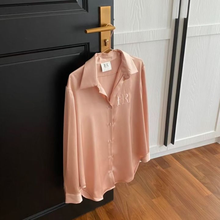 herref-cami-shirt-blush-เสื้อเชิ้ตแขนยาวผ้าซาติน-สีชมพูอ่อน