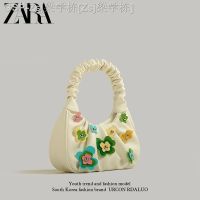 Zara○ หญิงรู้สึกอาวุโสกระเป๋าแบบหนีบแขนใหม่2023พับก้อนเมฆหดตัวผู้หญิงแบบพกพาอารมณ์กระเป๋าสะพายข้าง