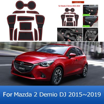 แผ่น2015กันเสื่อกันลื่นประตูสำหรับ Mazda 2 Demio DJ 2016 2017 2018 2019แผ่นร่องประตูถ้วยแผ่นเสื่อกรูฟอุปกรณ์ตกแต่งภายในรถยนต์
