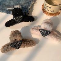 [COD] Korean autumn and winter letter geometric triangle clip new plush hair versatile fashion shark temperament accessories female