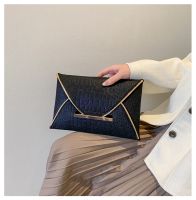 [COD] Foreign trade new envelope bag 2023 spring contrast personality clutch fashion simple foreign style womens