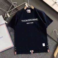 เสื้อยืดแขนสั้นลายทางสีสันสดใส TB Tom Brown Ginza สำหรับผู้ชายและผู้หญิงด้านหลังเหมือนกัน