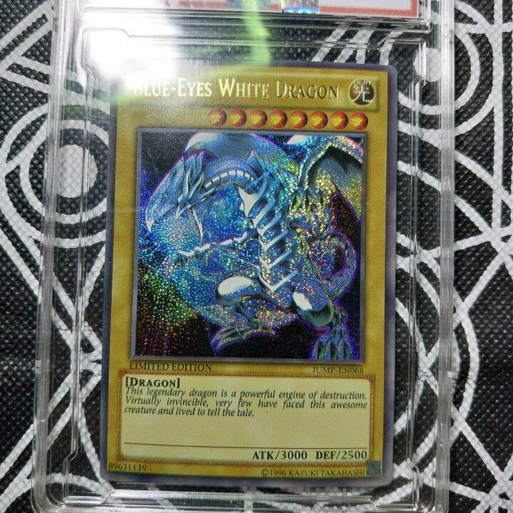 Blue Eyes White Dragon: Rồng Trắng Mắt Xanh, con rồng huyền thoại mà người chơi Yugioh đều biết đến. Hình ảnh Blue Eyes White Dragon với ánh mắt lạnh lùng và sức mạnh vô tận sẽ giúp bạn đắm mình trong một thế giới phiêu lưu đầy kịch tính và hấp dẫn.