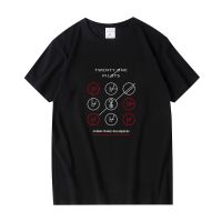 【New】[Digital Print] เสื้อยืดแขนสั้น ผ้าฝ้าย พิมพ์ลาย Twenty One Pilots ขนาดใหญ่พิเศษ สําหรับผู้ชาย และผู้หญิง ไซซ์ S-6XL 1473