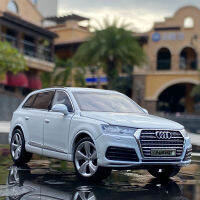 1:32 AUDI Q7 SUV โมเดลรถโลหะผสมจำลอง Diecasts โลหะของเล่นยานพาหนะจำลองเสียงและแสงของขวัญของเล่นสำหรับเด็ก