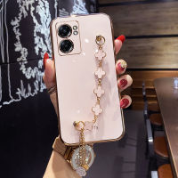 COROGI สำหรับ OPPO A77 5G / A77 4G / A77s เคสพร้อมสายรัดข้อมือลายใบโคลเวอร์นำโชคสร้อยข้อมือเคสมือถือชุบ6D สุดหรูขอบสี่เหลี่ยมกรอบด้านหลังป้องกันซิลิโคนแบบนิ่ม