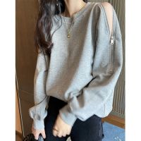 COD DSFERTRETRE Spring and autumn sexy and careful machine zipper off-shoulder top female student loose and thin long-sleeved hoodlesssweater春秋性感小心机拉链露肩上衣女学生显瘦长袖无帽卫衣