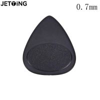 【lz】◆  10 unidades/pacote 0.7mm antiderrapante náilon acústico guitarra elétrica picaretas plectrums para instrumentos musicais peças de guitarra acessórios aleatórios