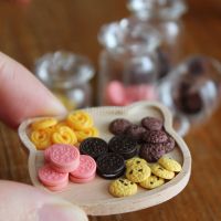 1/12 Handmade Clay Miniature Dollhouse Sandwich Cookie Mini Biscuit Jar Play Food for Barbies OB11 Doll Kitchen Accessories Toy