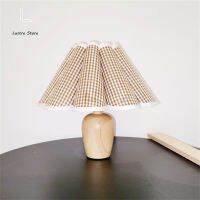 Luster ขนาดเล็ก R จีบโคมไฟตั้งโต๊ะห้องนอนข้างเตียงตกแต่งไม้ Art ใหม่สไตล์จีน Night Light Art Deco