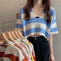 (พร้อมส่ง) - HJB3351 - เสื้อครอปลายทาง เสื้อคอปกหน้าวีแหวกลึก ?ฟรีไซส์ ผ้าไหมพรมสวยๆ ( มี 6 สี ) เสื้อเบลาส์แฟชั่นผู้หญิง สไตล์เกาหลีฤดูร้อน?