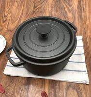 【จัดส่งภายใน 24 ชม】Pre-Seasoned Cast Iron Dutch Oven Pot, for Cooking, Basting, or Bread Baking Lid and Dual Loop Handle - w/Silicone Accessories, 24cm Perfect for Camping, Home Cooking, and BBQ Making