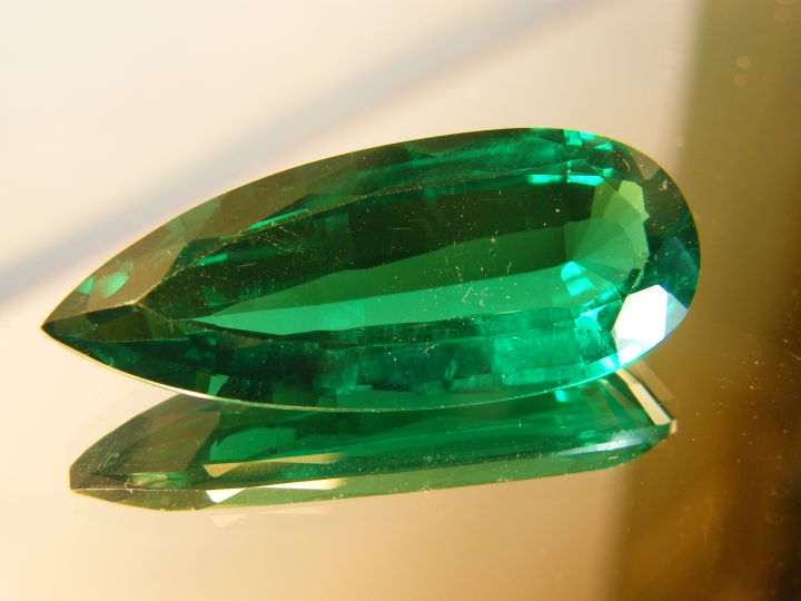 มรกต-พลอย-columbia-โคลัมเบีย-green-emerald-very-fine-lab-made-pear-shape-15x38-มม-mm-36กะรัต-carats-1-เม็ด-carats-รูปหยดน้ำ-พลอยสั่งเคราะเนื้อแข็ง
