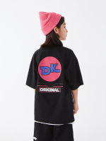 DK เสื้อผ้าเด็กแบรนด์แฟชั่นฤดูร้อนฮิปฮอปพิมพ์ตัวอักษรเด็กชายแขนสั้น T เสื้อเชิ้ตผ้าฝ้าย100 เสื้อเด็กทรงหลวมแบบบางแฟชั่น ~