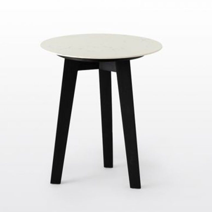 modernform โต๊ะข้าง รุ่น CALICO ขาสีดำด้านโชว์เสี้ยน TOP หินควอทซ์สีขาว S40*H45
