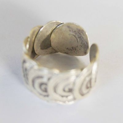 Thai design ring modern silver Karen hill tribe handicraft. ringแหวนเงินกะเหรี่ยงสมัยใหม่ที่ไม่เหมือนใคร