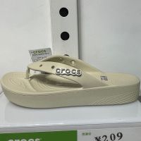 รองเท้าแตะชายหาด Crocs แท้ CLASSIC PLATFORM FLIP สไตล์คลาสสิก พื้นนิ่ม ส้นหนา ใส่สบาย dd