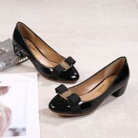 【 High quality 】 Lacquer leather thick heels, bow tie, round toe, medium heeled single shoe for women