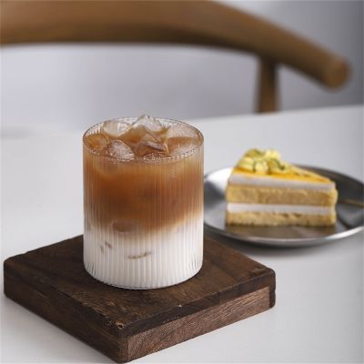 【High-end cups】 300มิลลิลิตรถ้วยแก้วทนความร้อนตรงลายแก้วเย็นลาเต้ Americano ถ้วยญี่ปุ่นแนวตั้งแก้วน้ำนมแก้วกาแฟ