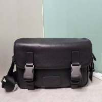 กระเป๋า กระเป๋าสะพาย  OUTLET TRACK CROSSBODY  ( C2715 )QB/BLACK แทรคครอสบอดี้