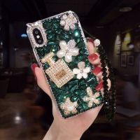 เคสโทรศัพท์ขวดน้ำหอมพลอยเทียมส่องแสงเป็นประกายระยิบระยับสุดหรูแฟชั่นสำหรับ IPhone 14 15 Pro Max Plus เคสโทรศัพท์ติดเพชรแวววาวระยิบระยับสำหรับ IPhone 11 12 13 Pro Max เคสมีโซ่มือ