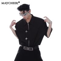 MAYCHEER  เดรสคอปกแขนสั้นแฟชั่นของผู้ชายเสื้อลำลองแขนสั้นทรงหลวมเสื้อเชิ้ตสีทึบ