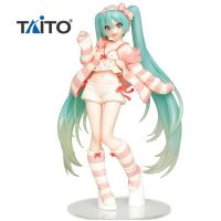 ในสต็อกชุดฟิกเกอร์ Taito Hatsune Miku สวมห้อง Ver. ของขวัญของเล่นสะสมสำหรับเด็กรุ่นตัวตุ๊กตาอะนิเมะเสื้อผ้าที่บ้าน