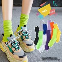 ถุงเท้าข้อยาว แนวสตรีท สีสด นุ่มใส่สบาย ถุงเท้าผ้าฝ้าย 11 colors of color cylinder pure cotton socks sports casual socks fashion socks recommended