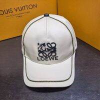 2023นำเข้าสเปน LOEWE ใหม่สำหรับฤดูใบไม้ผลิและฤดูร้อน [อารมณ์โจ๊กเกอร์] ดีแบบชนชั้นสูงโชว์หน้าเล็กๆปักร่มเงาหมวกเบสบอลหญิงลิ้นเป็ดแนวสตรีท