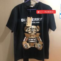 【พร้อมฉลาก/ปักลาย】Burberry เสื้อยืดคอกลม แขนสั้น ผ้าฝ้าย 100% พลัสไซซ์ S-5XL สําหรับผู้ชาย และผู้หญิง【จัดส่งรวดเร็ว】