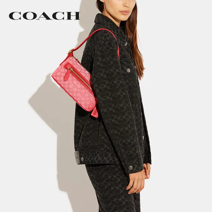 coach-กระเป๋าสะพายไหล่ผู้หญิงรุ่น-demi-bag-in-signature-jacquard-สีแดง-ce736-b4v2t