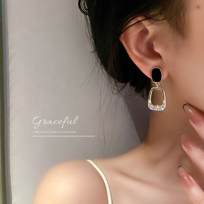【YP】 Earrings with Holes Korean Ear Rings for Luxury 2022 Fake Piercing Trend