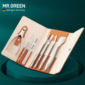 Bộ dụng cụ cắt móng chuyên dụng MR.GREEN (Mr-9015) làm bằng thép không gỉ gồm 5 món kèm theo bao da đựng có thể mang theo khi đi du lịch phù hợp dùng làm quà tặng