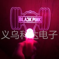 BLACK PINK ควรเปิดไฟค้อน LISA เป็นพร็อพประกอบการแสดงรอบ ๆ คอนเสิร์ต LISA