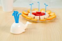 1Set Whale plastic fruit Toothpick forks GadgetKitchen Fruit Forks Party Utensils Spouting Reusable Picks Holder Stand OK 0573