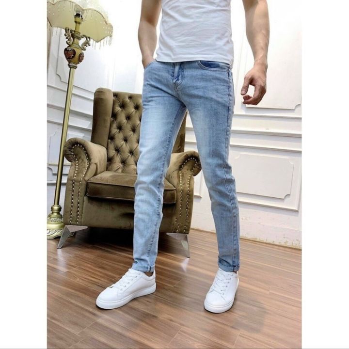 Cùng khám phá những chiếc Quần jean nam cao cấp với chất liệu vải cao cấp, chắc chắn và bền bỉ. Thiết kế đơn giản, tinh tế cùng màu sắc đa dạng, quần jeans nam cao cấp sẽ giúp bạn tự tin và nổi bật hơn trong mọi hoàn cảnh.